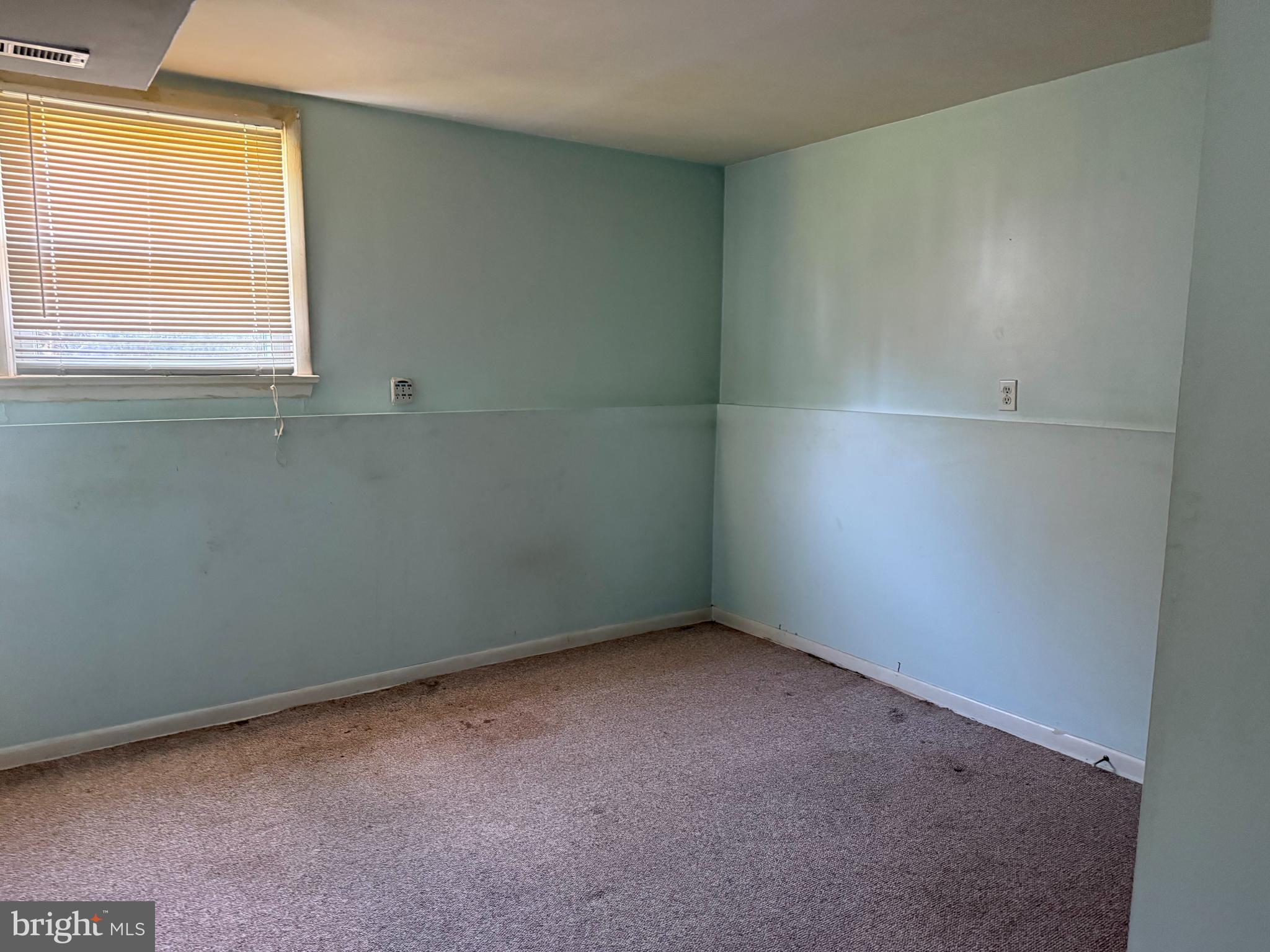 127 Stave Mill Road Bridgeton, NJ 08302 - Photo 22 of 28 an empty room with a window