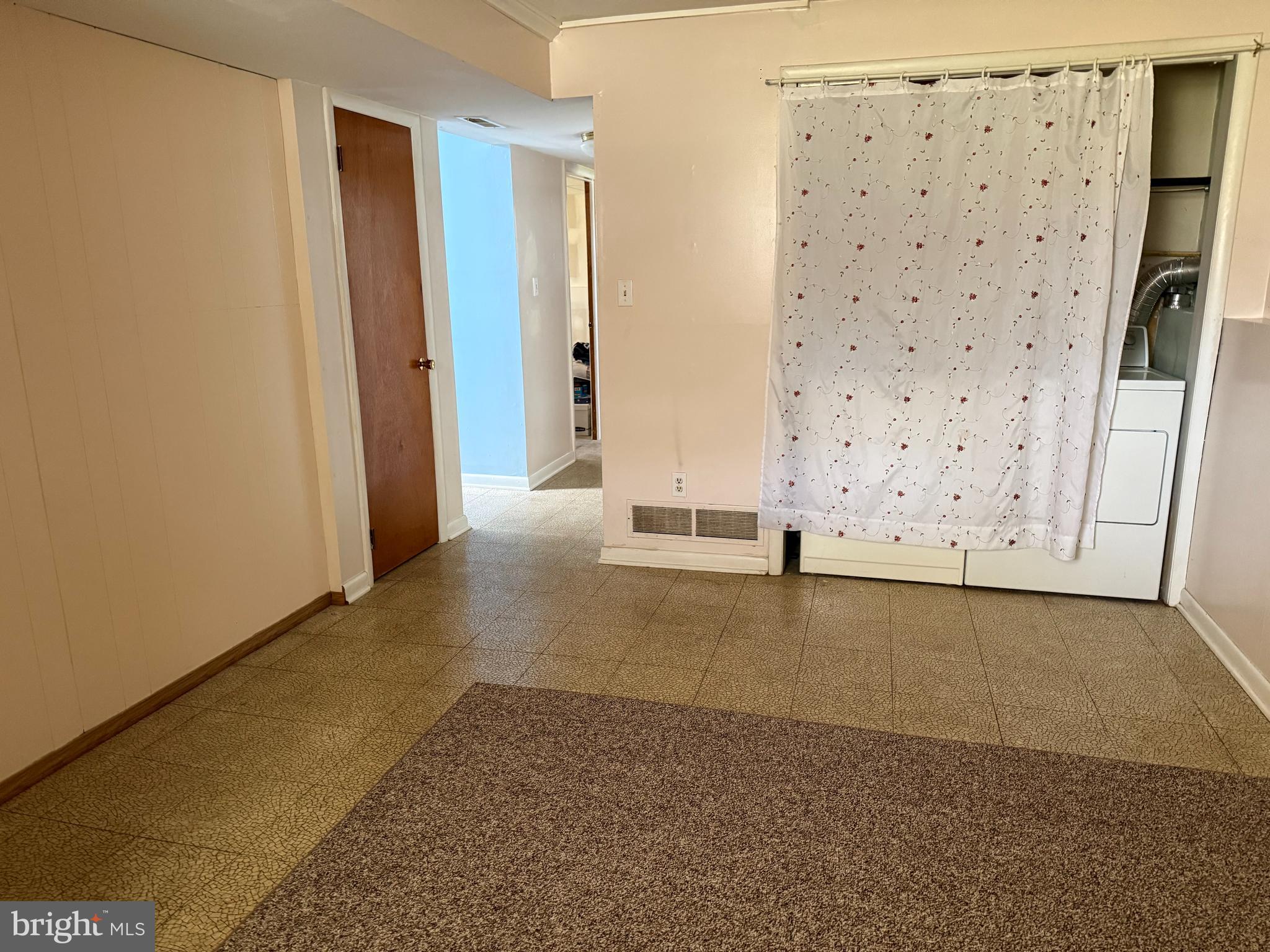 127 Stave Mill Road Bridgeton, NJ 08302 - Photo 24 of 28 an empty room with window