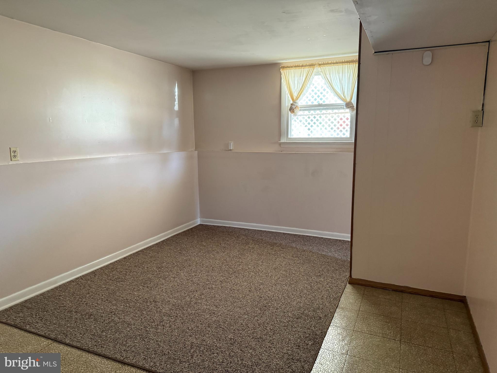 127 Stave Mill Road Bridgeton, NJ 08302 - Photo 28 of 28 an empty room with a window