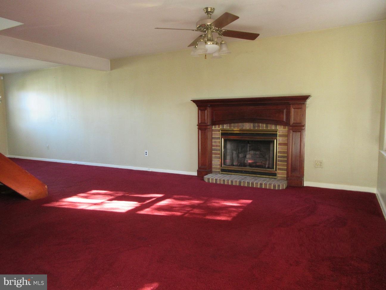 279 New Road Churchville, PA 18966 - Photo 2 of 15 Living room with gas fireplace