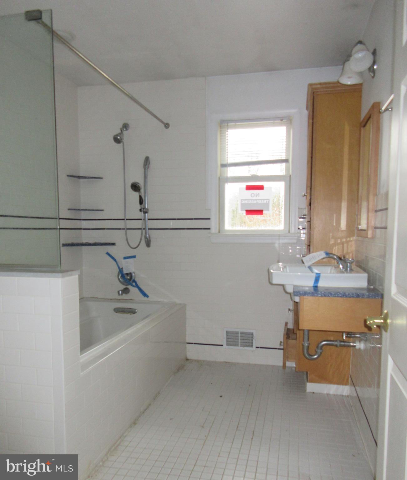 279 New Road Churchville, PA 18966 - Photo 6 of 15 Full bath 1st floor