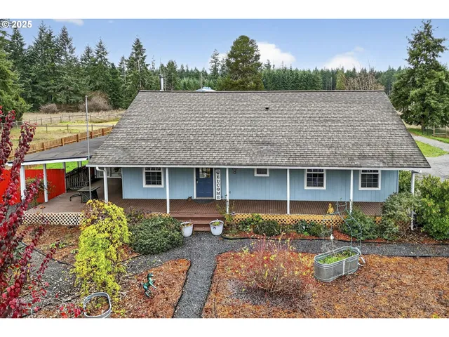 a view of a house with backyard and sitting area