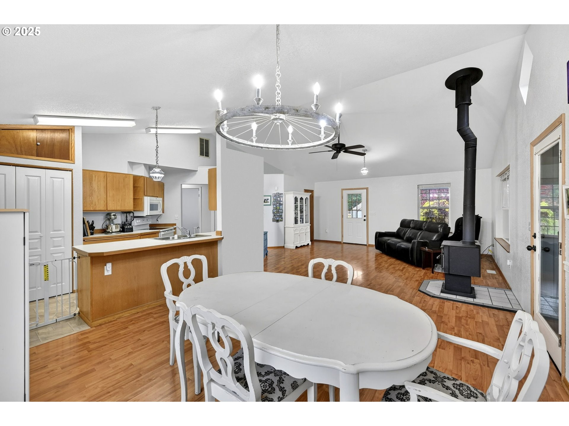 416 Coulson Road Chehalis, WA 98532 - Photo 26 of 46 a very nice looking dining room with a table and chairs