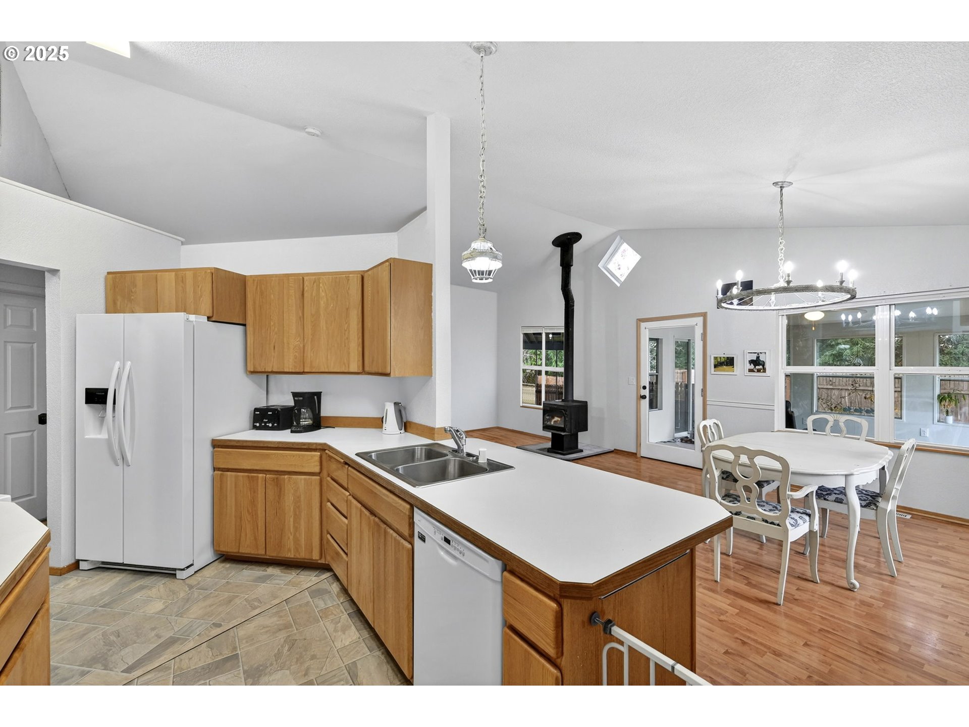 416 Coulson Road Chehalis, WA 98532 - Photo 27 of 46 a kitchen with a stove a refrigerator and a dining table