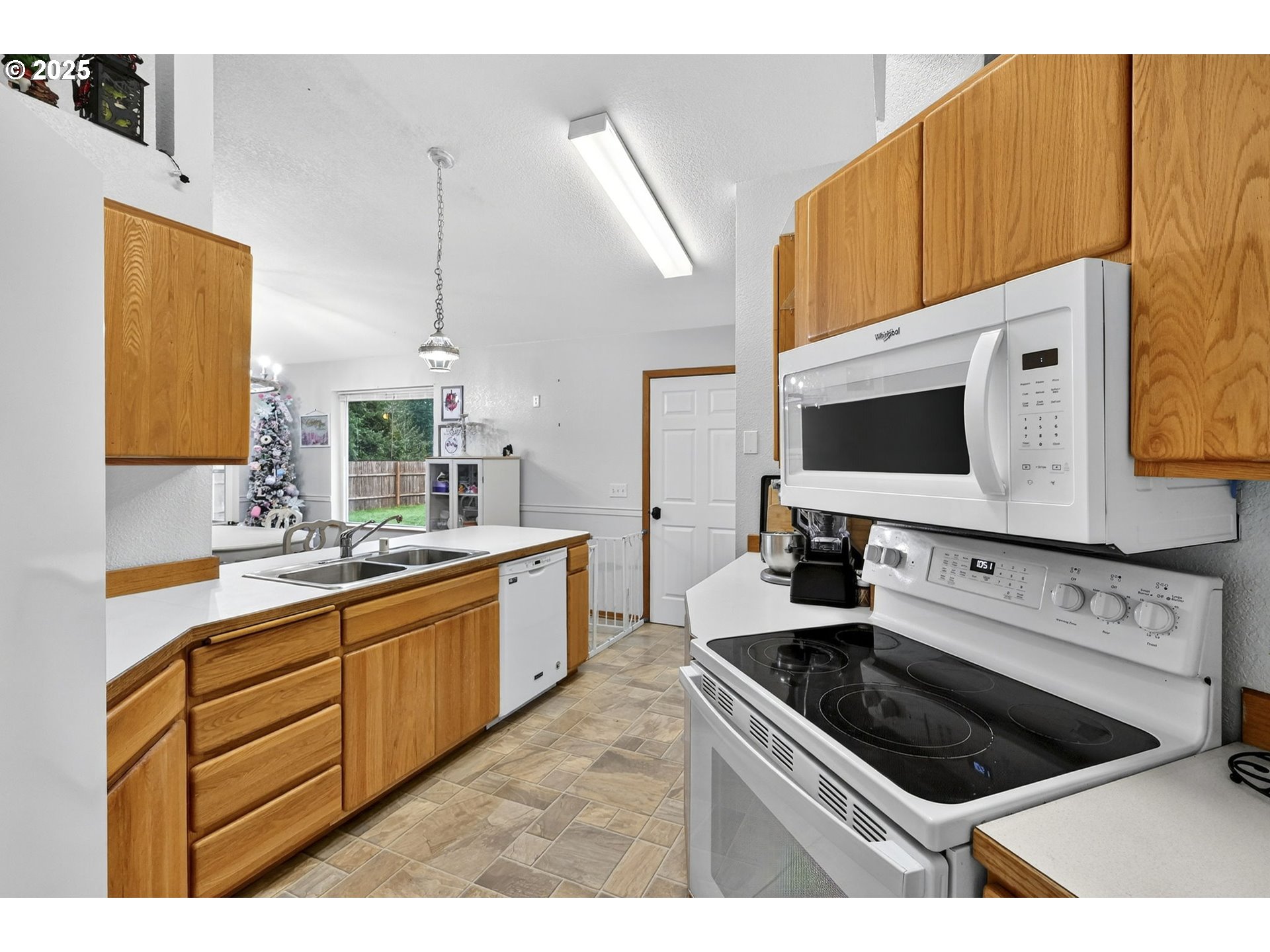 416 Coulson Road Chehalis, WA 98532 - Photo 28 of 46 a kitchen with stainless steel appliances granite countertop a stove a sink and a microwave