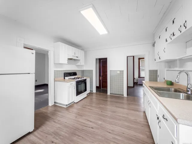 $1,700 | 634 High Street, Unit 2, Middletown, CT 06457