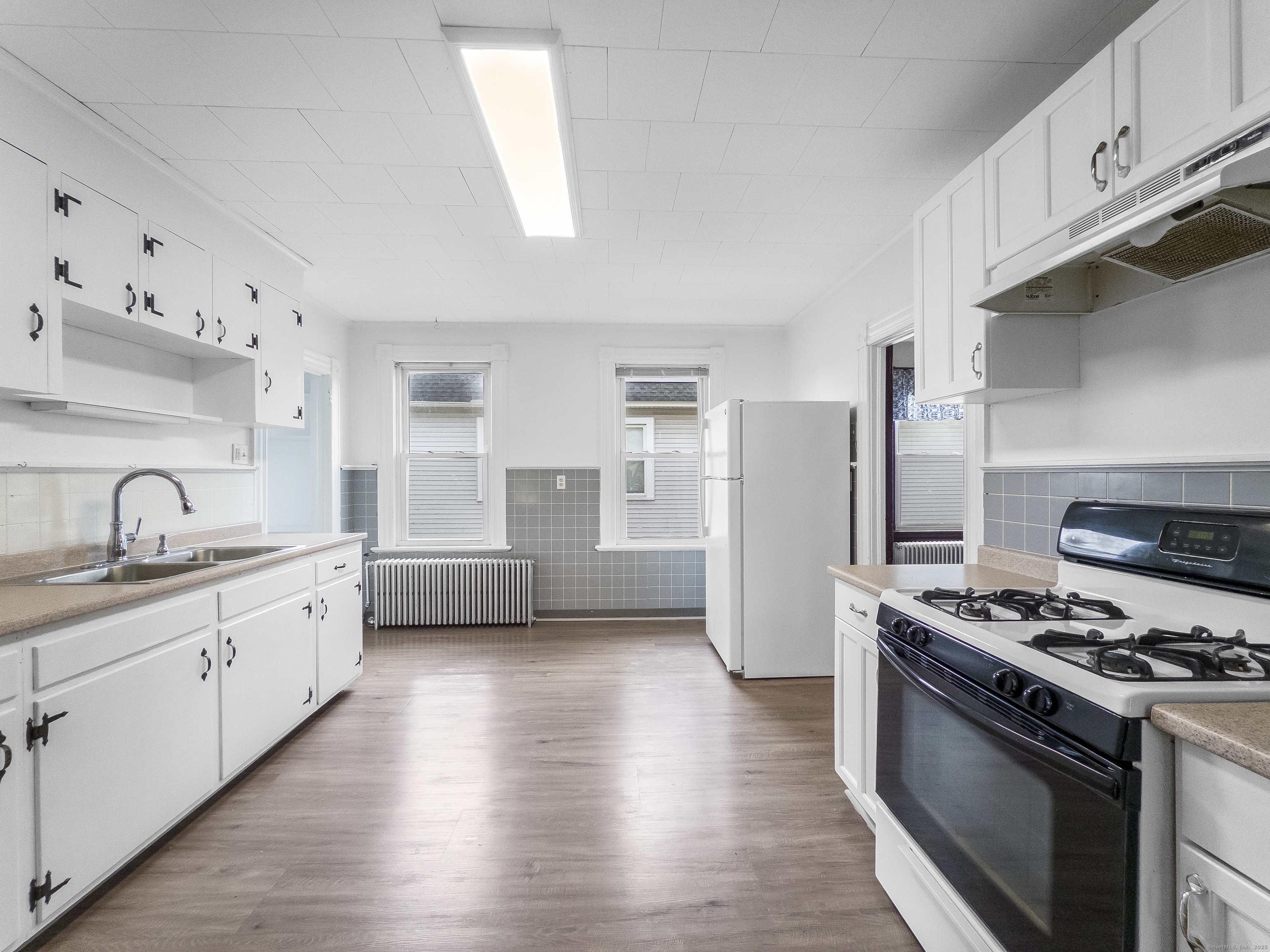 634 High Street, Unit 2 Middletown, CT 06457 - Photo 7 of 15 a kitchen with granite countertop a sink stove and refrigerator