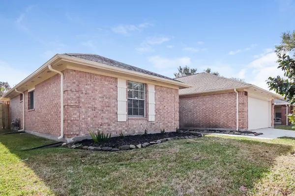 $2,140 | 4919 Bayboro Park Drive, Friendswood, TX 77546