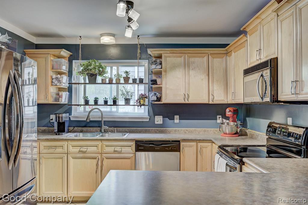 2230 Princeton Road Berkley, MI 48072 - Photo 11 of 48
