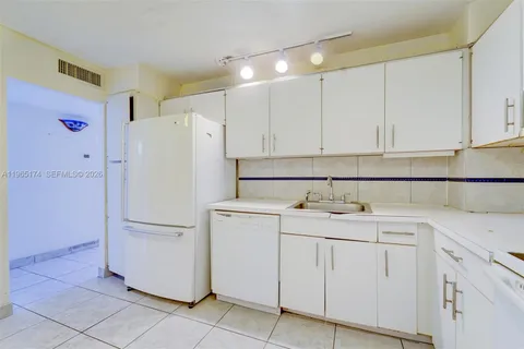 $365,000 | 6450 Collins Avenue, Unit 202, Miami Beach, FL 33141