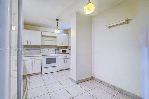 $365,000 | 6450 Collins Avenue, Unit 202, Miami Beach, FL 33141