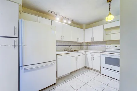 $365,000 | 6450 Collins Avenue, Unit 202, Miami Beach, FL 33141