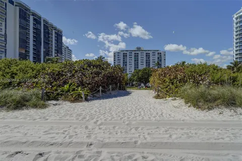 $365,000 | 6450 Collins Avenue, Unit 202, Miami Beach, FL 33141