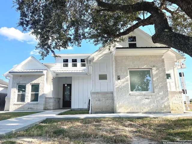 $449,900 | 97 Berwick Road, Victoria, TX 77904