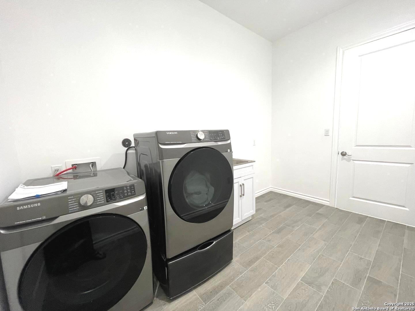 97 Berwick Road Victoria, TX 77904 - Photo 24 of 35 a utility room with dryer and washer