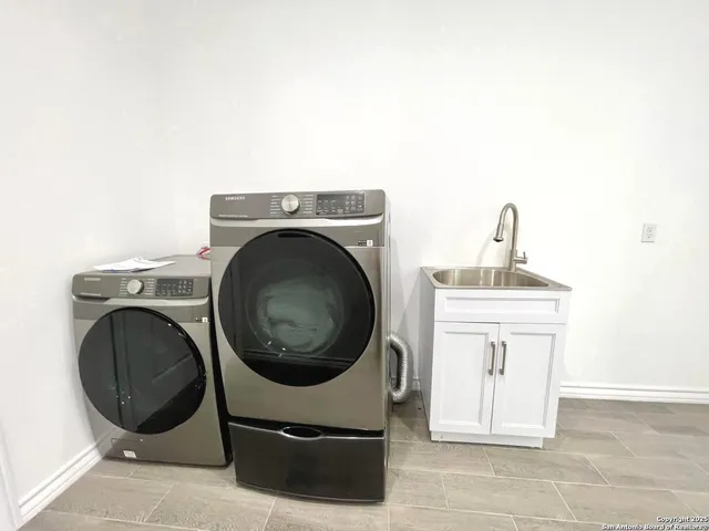 $449,900 | 97 Berwick Road, Victoria, TX 77904