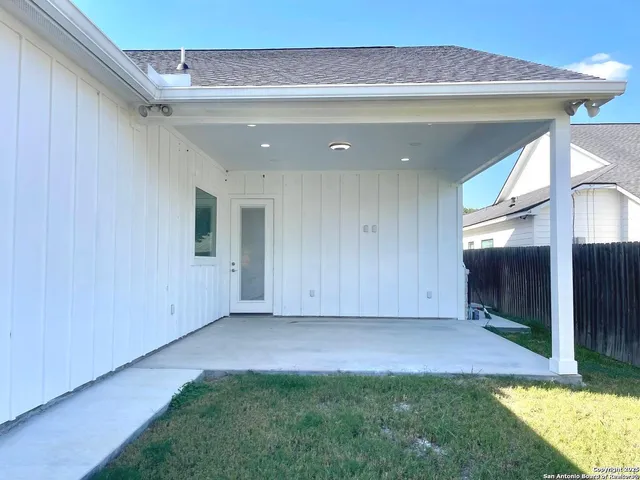 $449,900 | 97 Berwick Road, Victoria, TX 77904