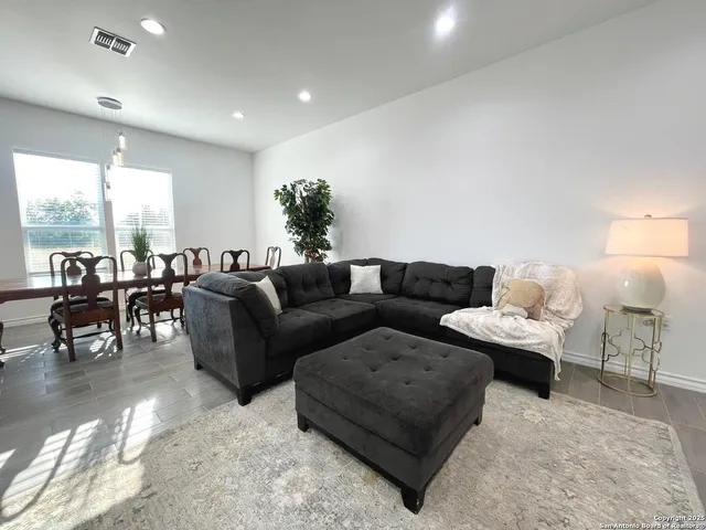 $449,900 | 97 Berwick Road, Victoria, TX 77904