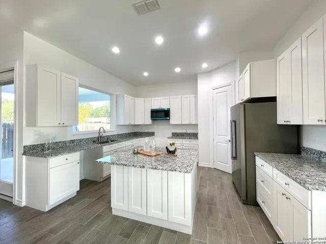 $449,900 | 97 Berwick Road, Victoria, TX 77904