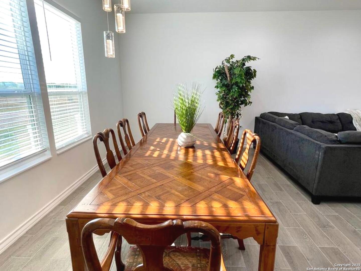 97 Berwick Road Victoria, TX 77904 - Photo 9 of 35 a view of a dining room with furniture and a potted plant