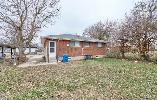$1,200 | 11711 Bridgevale Avenue, St. Louis, MO 63138