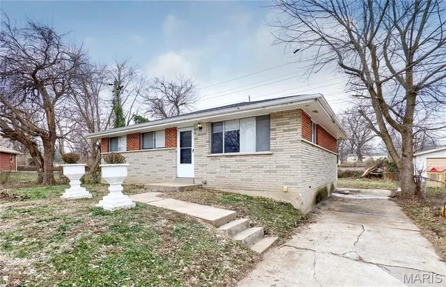 $1,200 | 11711 Bridgevale Avenue, St. Louis, MO 63138