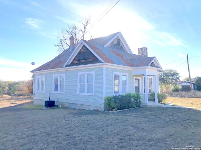 $2,200 | 119 Idlewilde Boulevard, Comfort, TX 78013