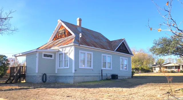 $2,200 | 119 Idlewilde Boulevard, Comfort, TX 78013