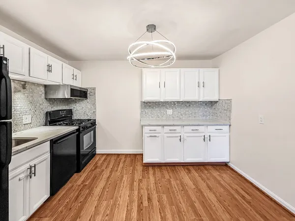 $2,500 | 6 Venice Street, Unit B3, Danvers, MA 01923