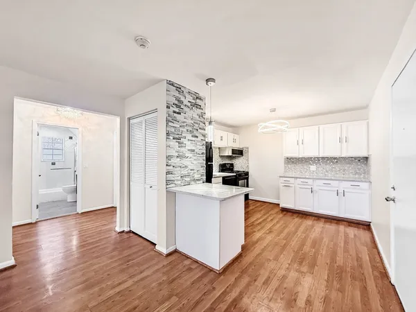 $2,500 | 6 Venice Street, Unit B3, Danvers, MA 01923
