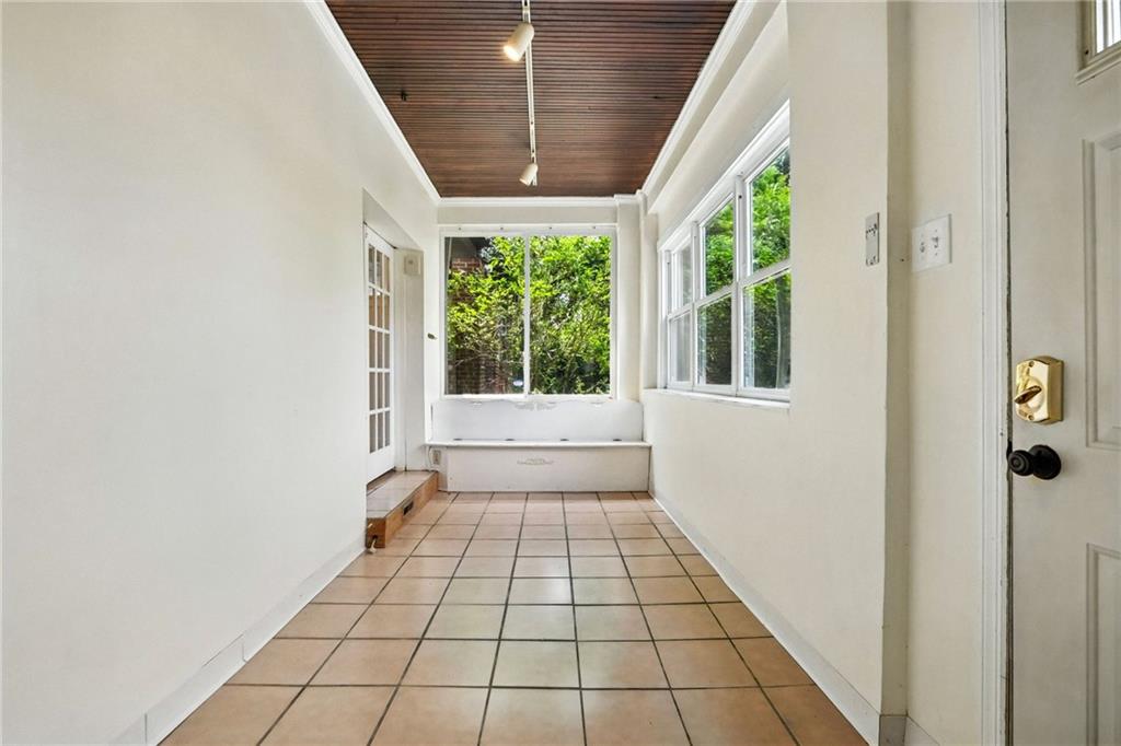 5248 Beelermont Place Pittsburgh, PA 15217 - Photo 34 of 36 a view of empty room with windows