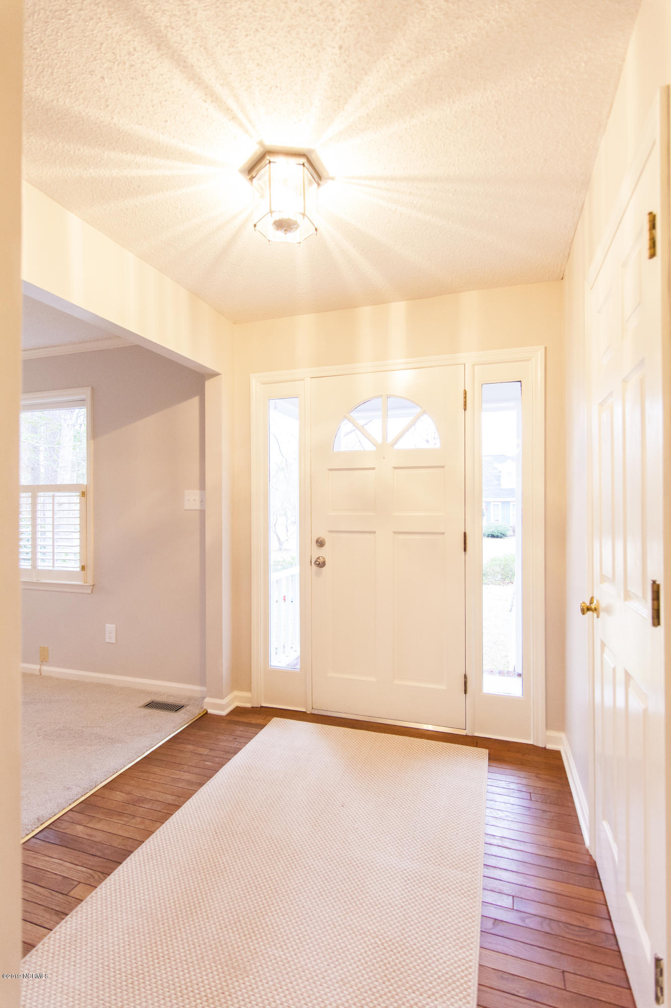 402 Boros Road New Bern, NC 28560 - Photo 3 of 62 Foyer
