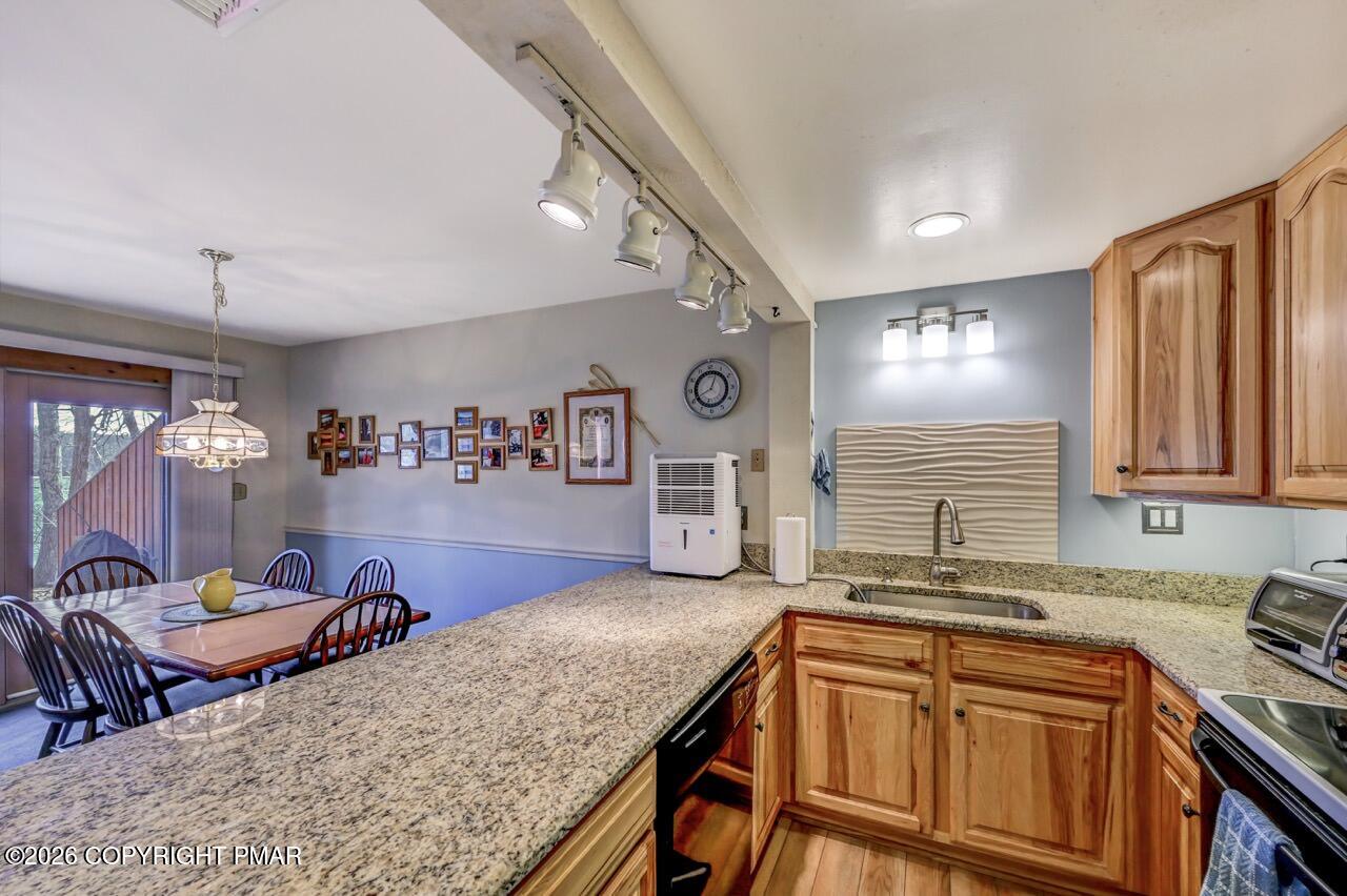81 Ruffed Grouse Court Lake Harmony, PA 18624 - Photo 20 of 45 Kitchen/diningroom