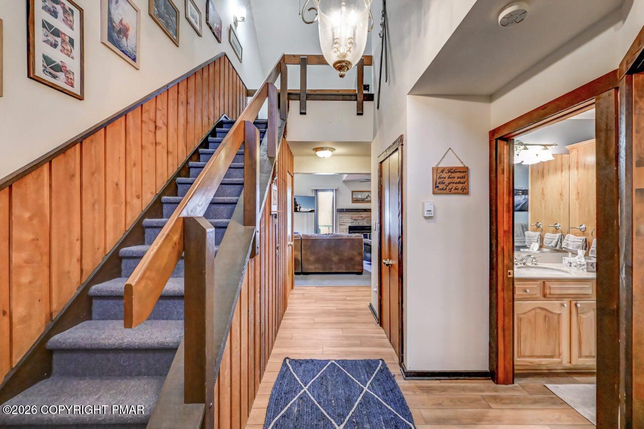 81 Ruffed Grouse Court Lake Harmony, PA 18624 - Photo 9 of 45 Entry