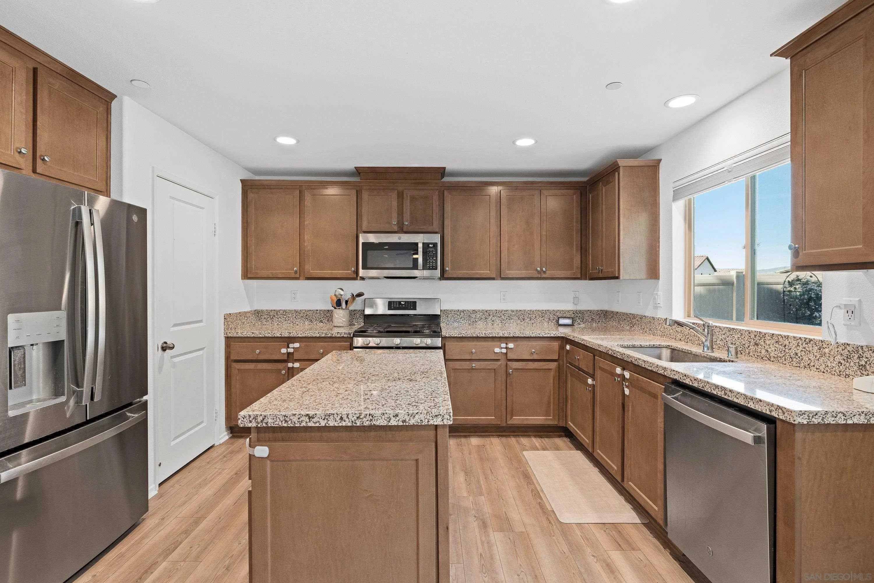 24060 Raptor Way Lake Elsinore, CA 92532 - Photo 5 of 56 Gallery Image 5