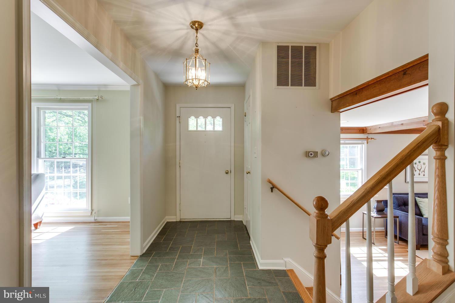 15900 White Rock Road Gaithersburg, MD 20878 - Photo 3 of 30 Foyer