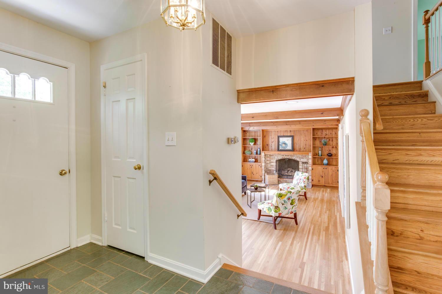 15900 White Rock Road Gaithersburg, MD 20878 - Photo 4 of 30 Foyer