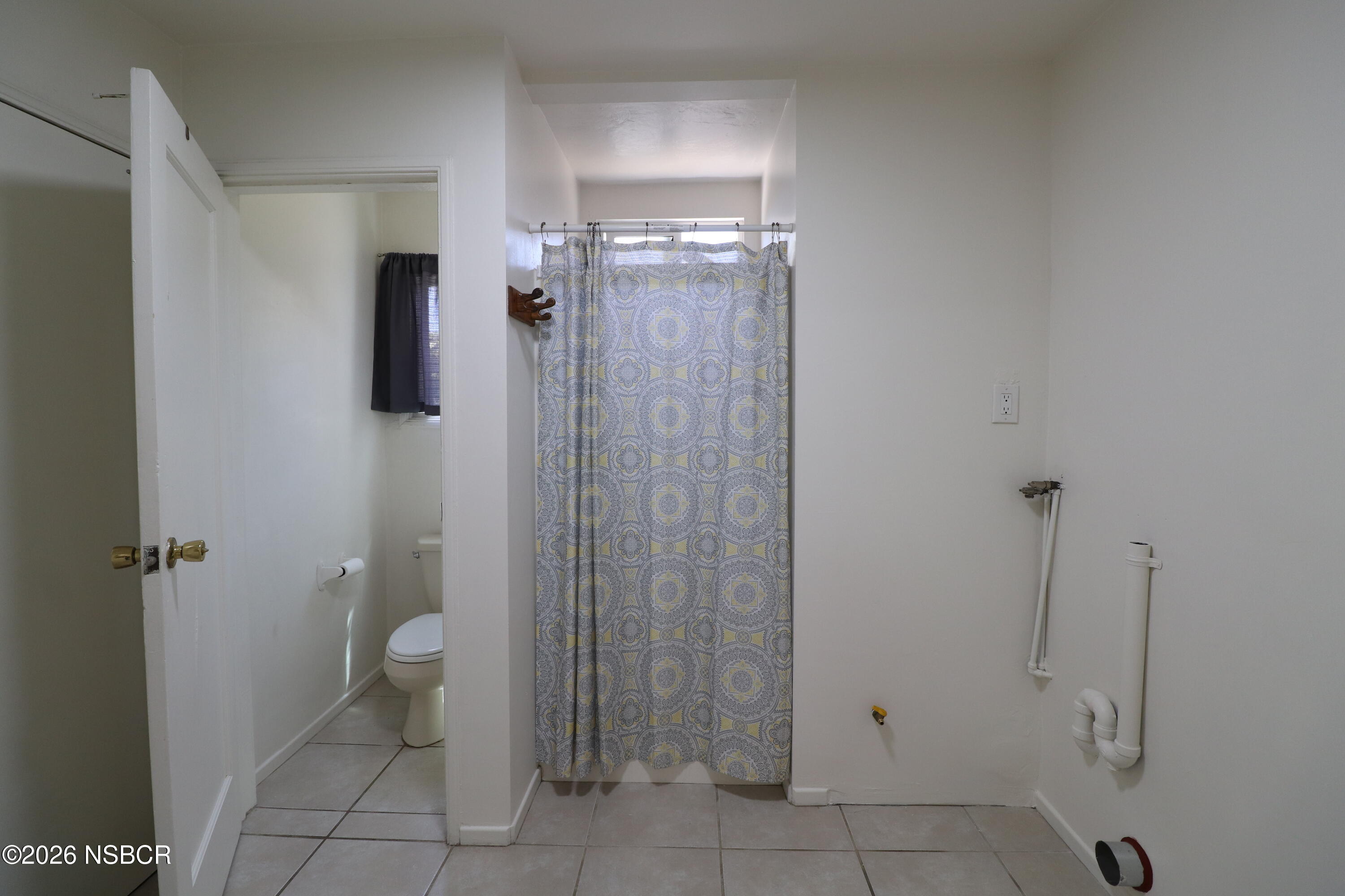 116 South Halcyon Road, Unit BACK Arroyo Grande, CA 93420 - Photo 7 of 8 restroom 2