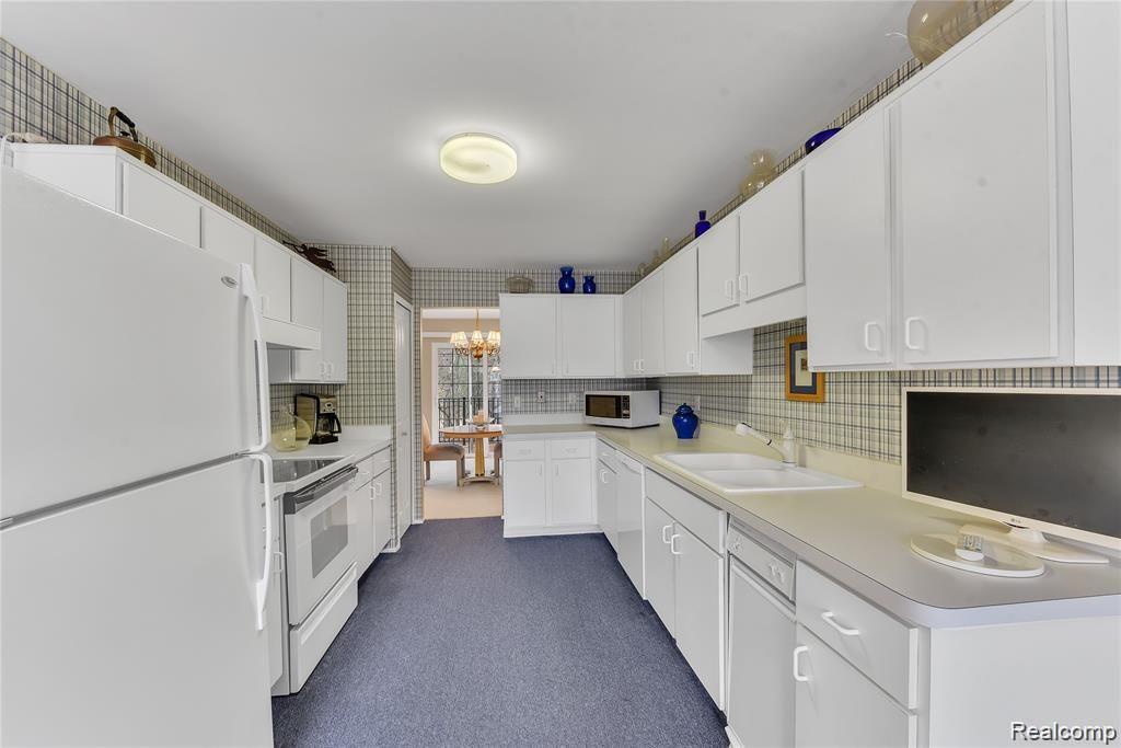 1363 Autumn Lane Rochester, MI 48306 - Photo 12 of 28 Kitchen
