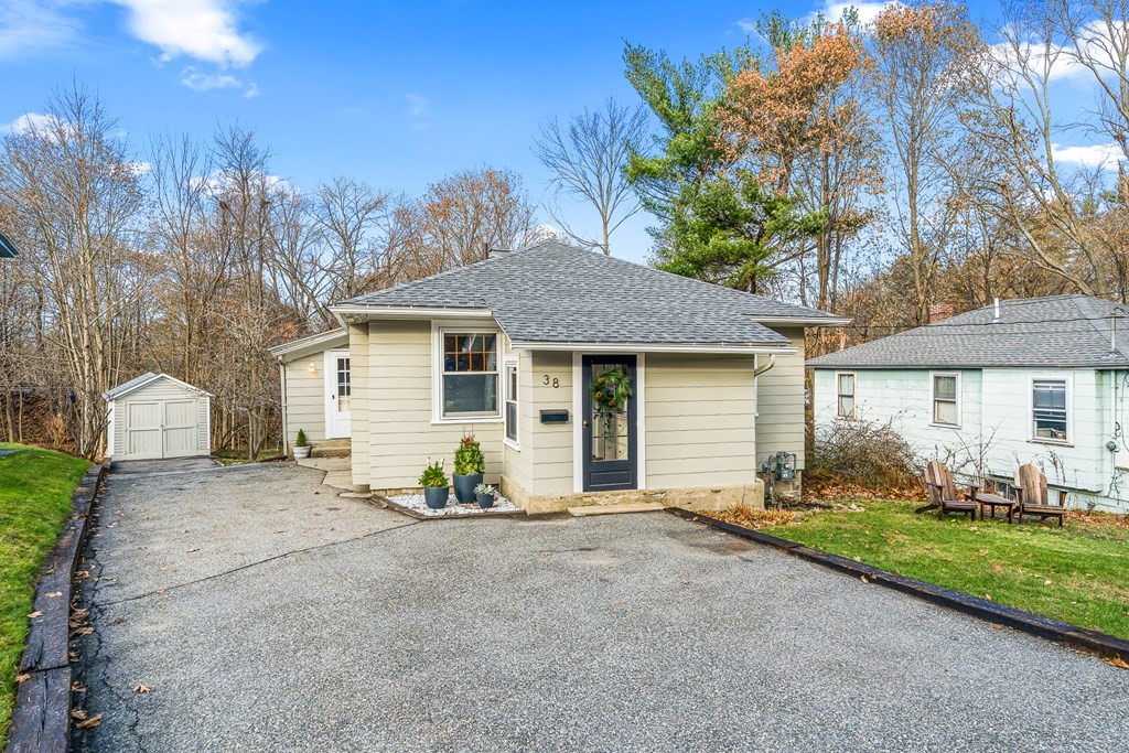 38 Burnham Road Andover, MA 01810 - Photo 1 of 35 Gallery Image 1