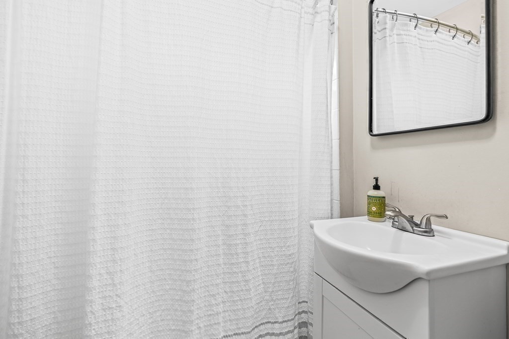 38 Burnham Road Andover, MA 01810 - Photo 20 of 35 Gallery Image 20