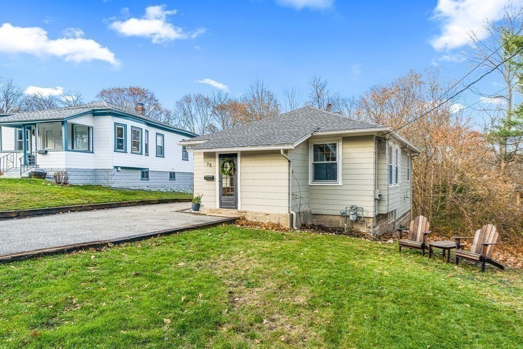 38 Burnham Road Andover, MA 01810 - Photo 3 of 35 Gallery Image 3