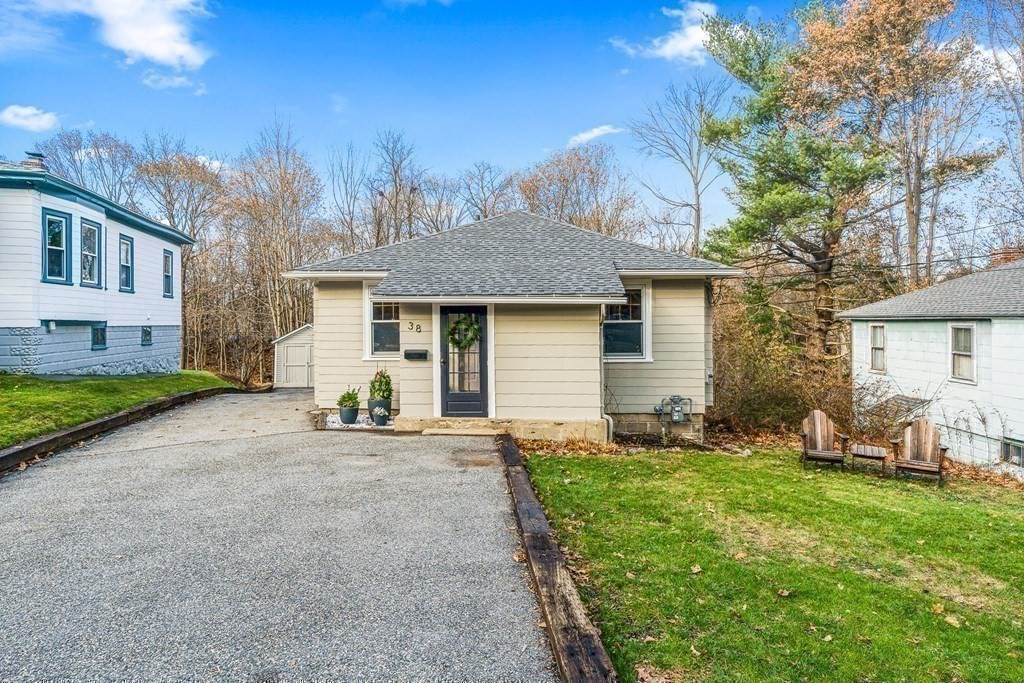 38 Burnham Road Andover, MA 01810 - Photo 4 of 35 Gallery Image 4