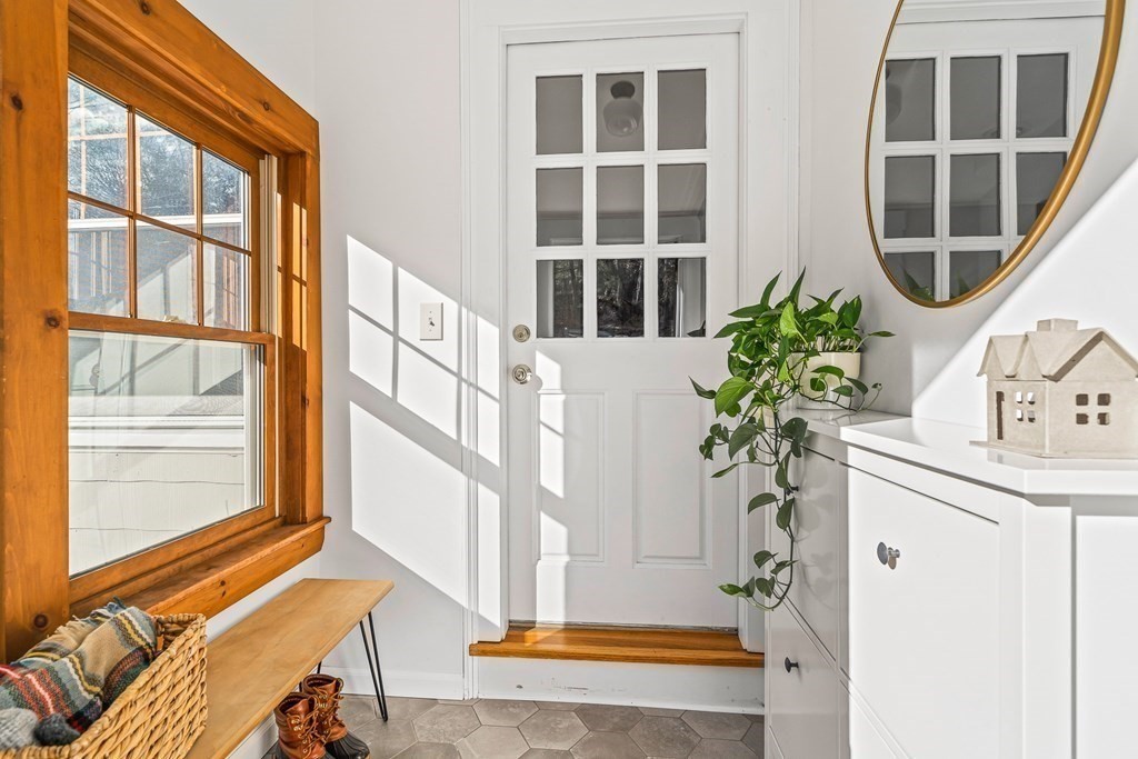 38 Burnham Road Andover, MA 01810 - Photo 5 of 35 Gallery Image 5