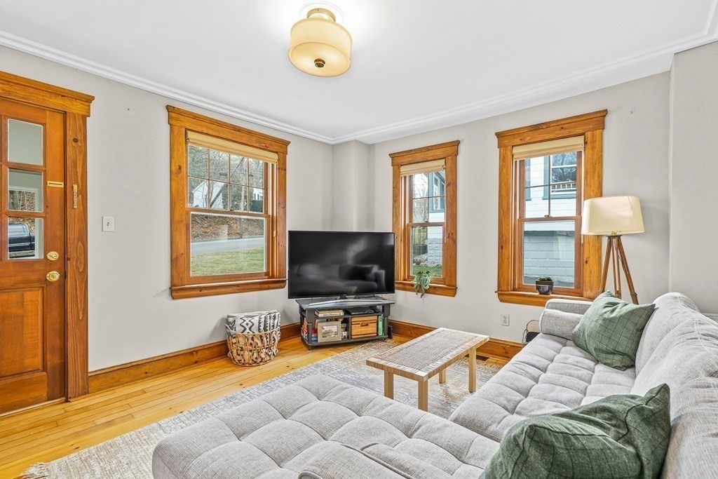 38 Burnham Road Andover, MA 01810 - Photo 7 of 35 Gallery Image 7