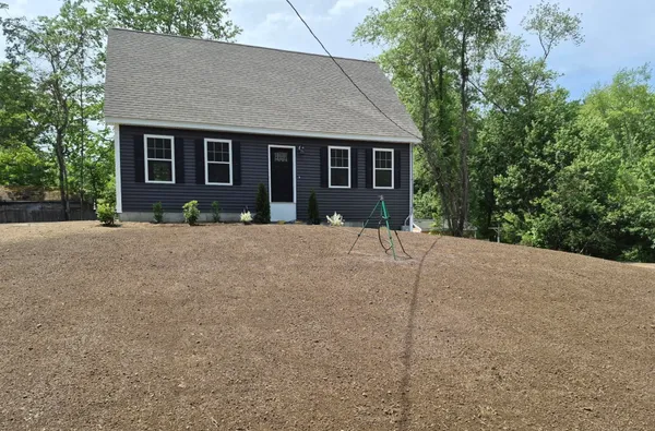 $499,900 | 10 Phyllis Avenue, Raymond, NH 03077