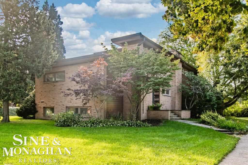 567 Middlesex Road Grosse Pointe Park, MI 48230 - Photo 1 of 30