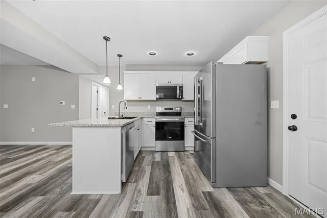 $332,200 | 203 Jimmy H Drive, Jonesburg, MO 63351