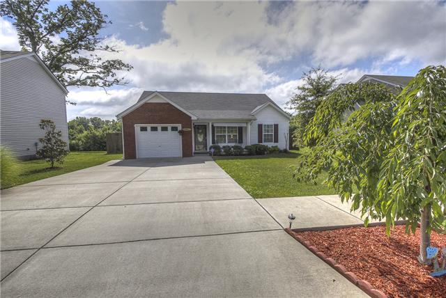 909 Woodall Road Lebanon, TN 37090 - Photo 2 of 17 Charming exterior makes the home very inviting! Perfect for inviting over family & friends.