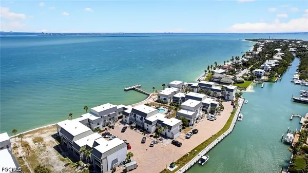 $949,000 | 760 Sextant Drive, Unit 622, Sanibel, FL 33957